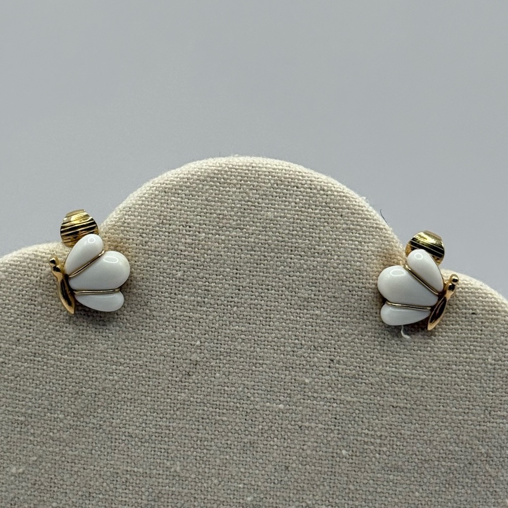 Vintage Avon Gatsby Collection Seashell Earrings Clip On Gold and White